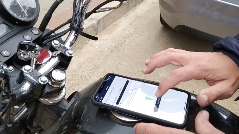 ¿Qué es un rastreador GPS para moto?